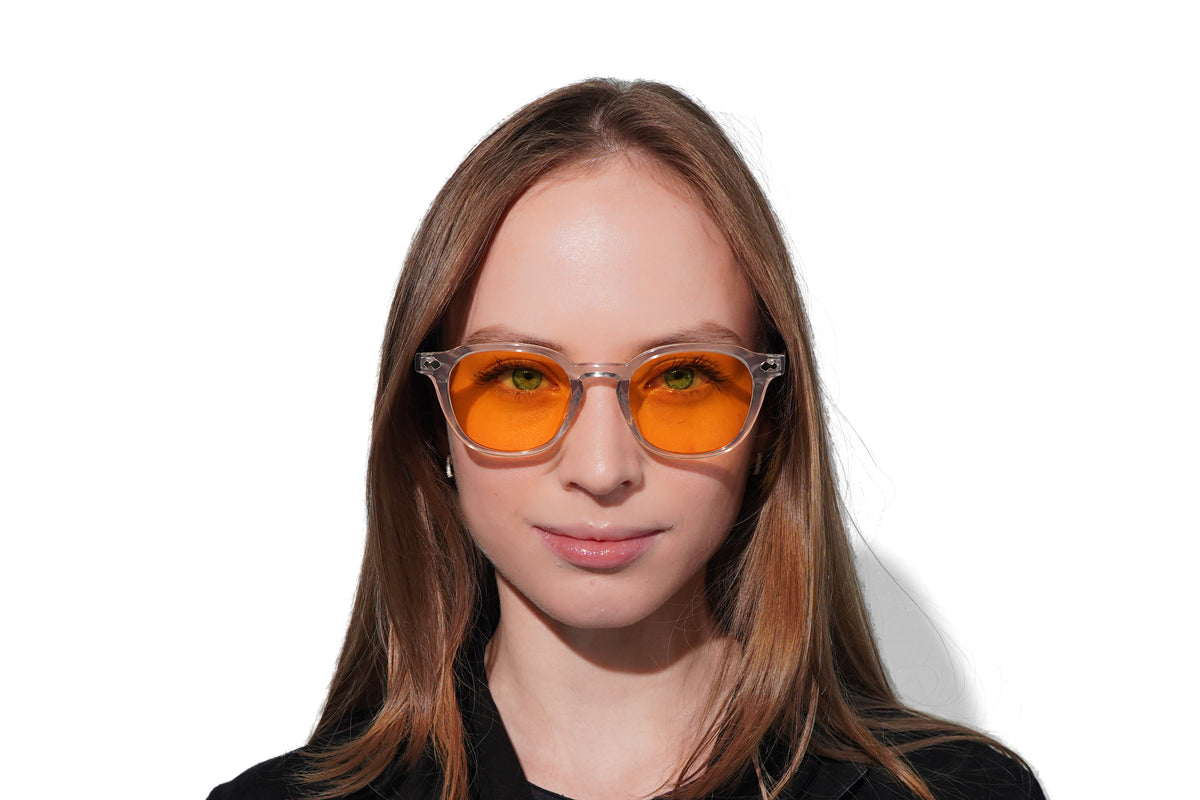 Modelo usando los lentes Nightlight True-3-O — Norte Eyewear